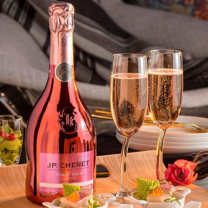 JP_CHENET_DIVINE_PINOT_NOIR_ROSE_750ML_amb_1000x1000.jpg