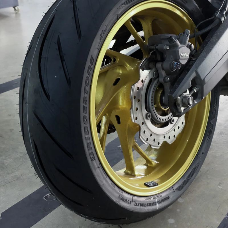 Llanta_150-60Zr17_M-C_66W_Battlax_Hypersport_S21R